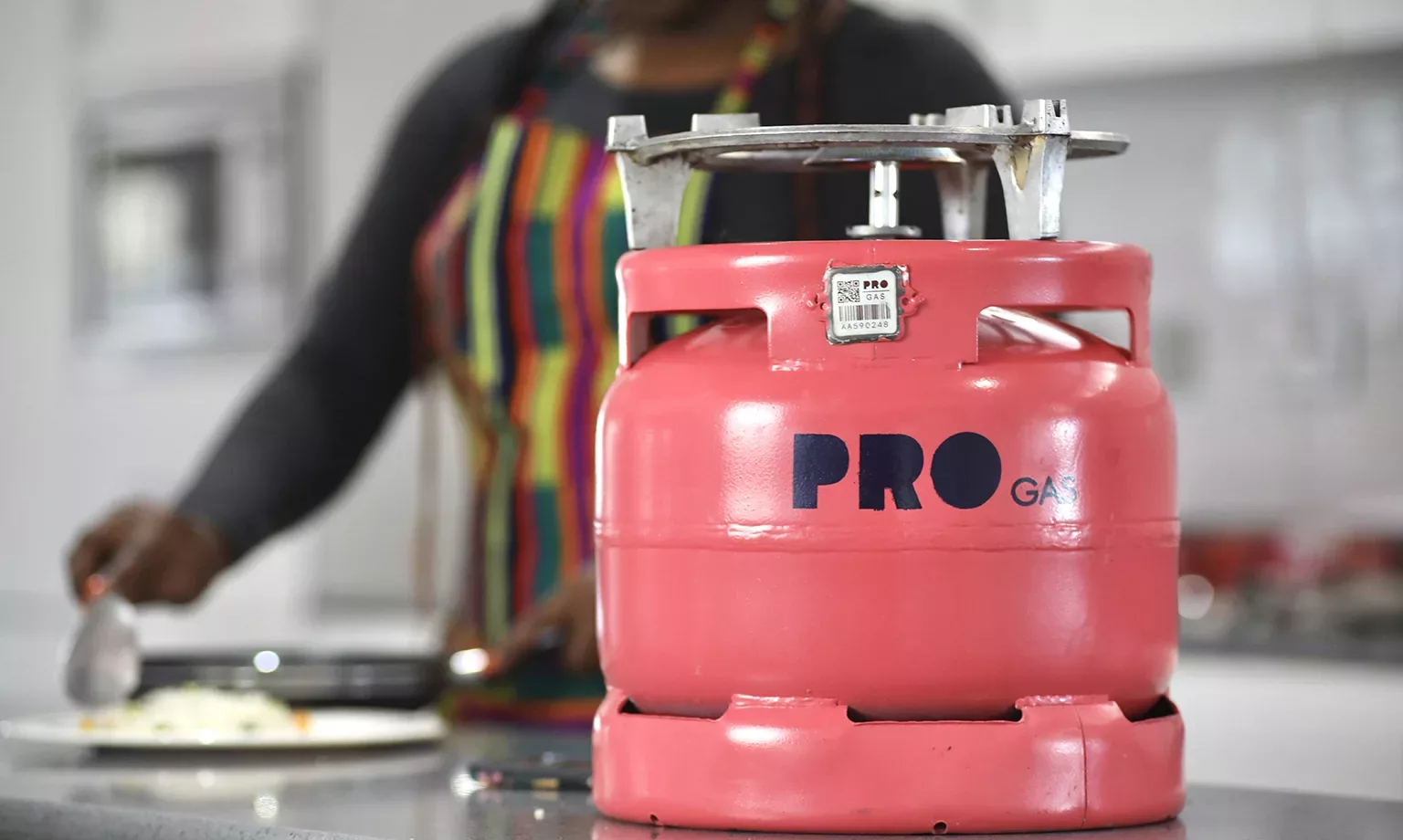 The Kenyan Government plans to distribute 4.4 million gas cylinders to low-income households across the country over the next five years. The Liquefied Petroleum Gas (LPG) subsidy programme is aimed at transitioning poor households from traditional fuels such as charcoal and other wood fuels to clean cooking alternatives.